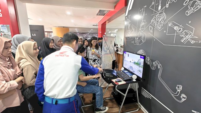 Edukasi safety riding oleh instruktur Asmo Sulsel. Foto: Istimewa.