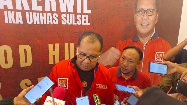 Ketua IKA Unhas Sulsel Danny Pomanto saat memberikan keterangan pers. Foto/SS