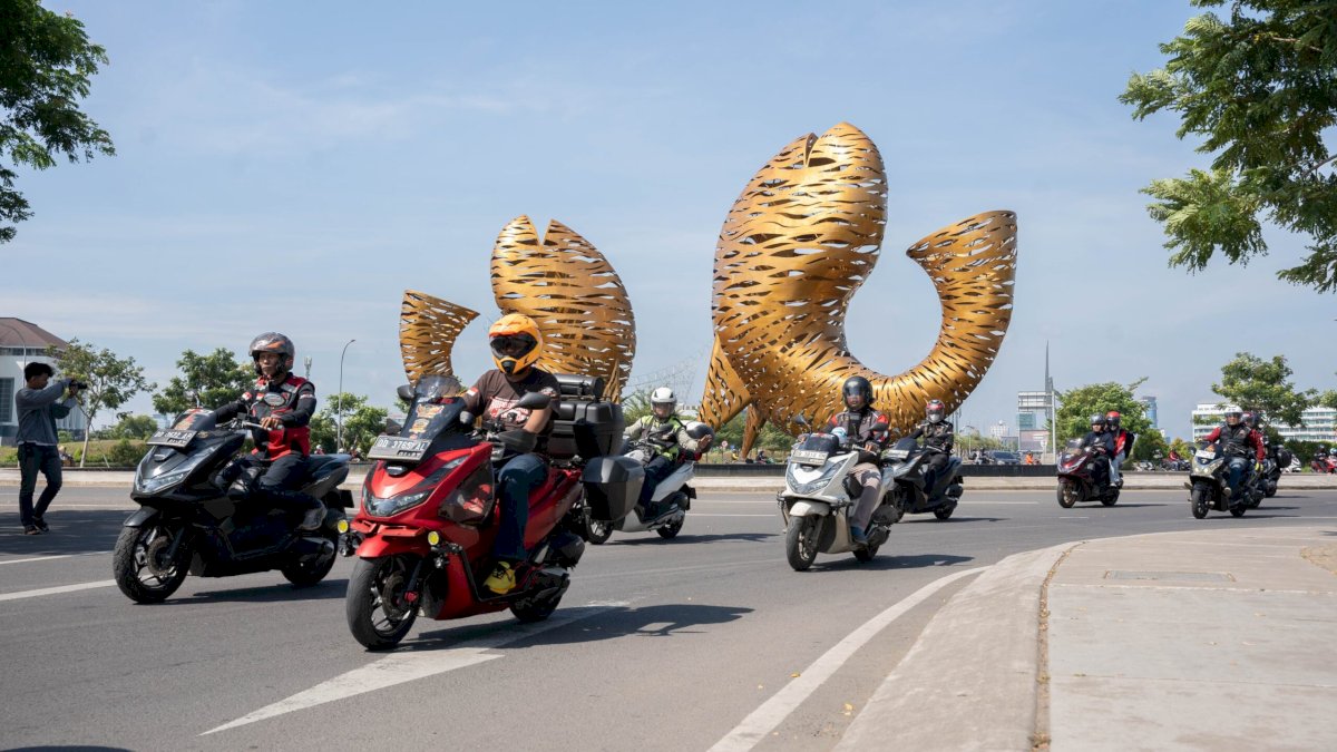 Gathering Nasional Honda PCX Club Berlangsung Meriah di Makassar