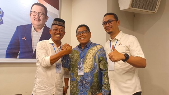 Calon Bupati Luwu Husmaruddin bersama calon Bupati Toraja JRM bertemu di Demokrat. Foto/SS