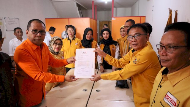 Bacaleg Gubernur Sulsel Moh Ramdhan &lsquo;Danny&rsquo; Pomanto resmi mengantongi surat rekomendasi DPP Partai Hanura. Foto: Istimewa.