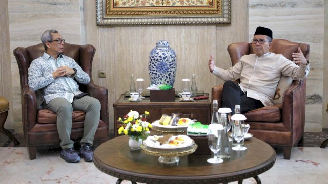 Dirjen IKP Kementerian Kominfo Usman Kansong bertemuWali Kota Makassar Moh Ramdhan Pomanto. Foto: Istimewa.