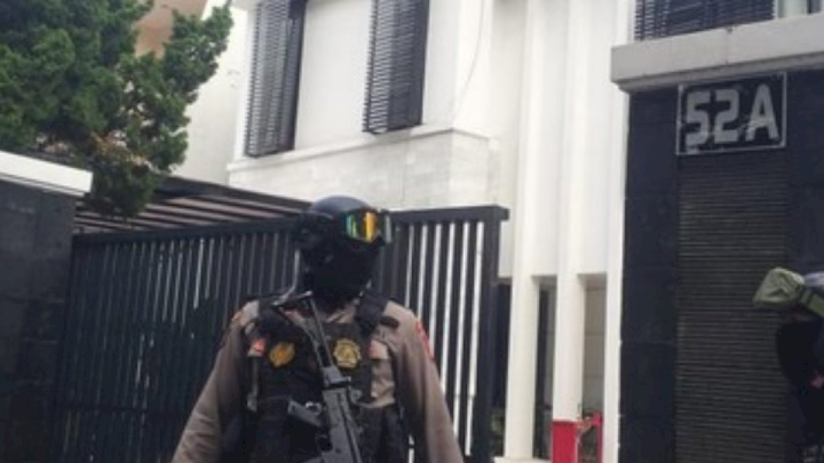 VIDEO: KPK Lakukan Penggeledahan di Rumah Adik SYL di Makassar