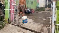 VIDEO: Motor Milik Warga Terbakar di Jalan Borong Raya, Makassar