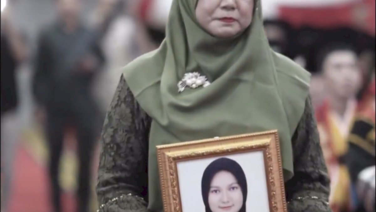 VIDEO: Viral, Momen Haru Ibu Wisudawati Mengambil Ijazah Anaknya yang Telah ‘Berpulang’