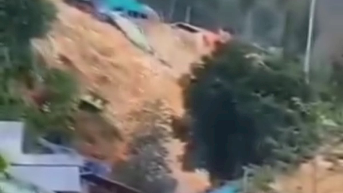 VIDEO: Detik-detik Tanah Longsor terjadi di Tambang Tradisional Warga
