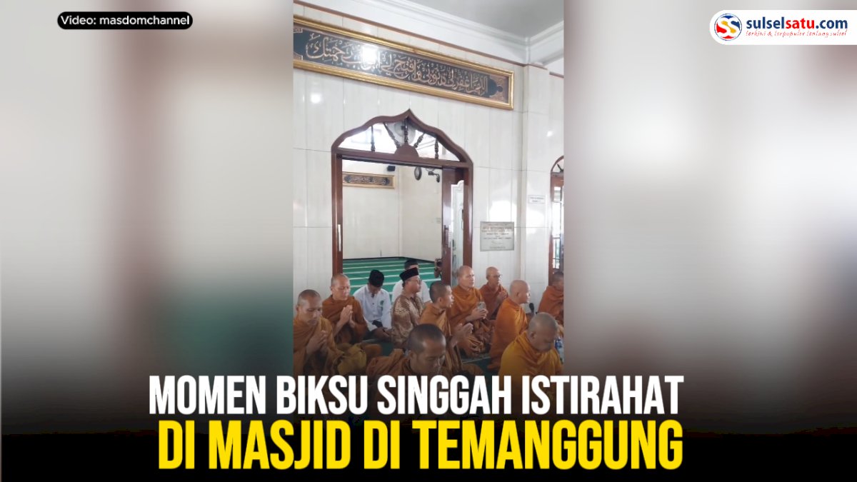 VIDEO: Momen Biksu Singgah Istirahat di Masjid di Temanggung