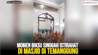 VIDEO: Momen Biksu Singgah Istirahat di Masjid di Temanggung