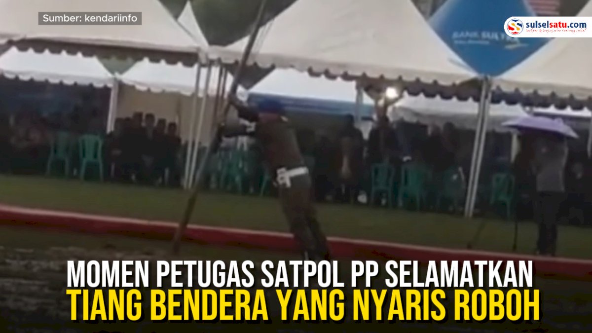 VIDEO: Momen Petugas Satpol PP Selamatkan Tiang Bendera yang Nyaris Roboh