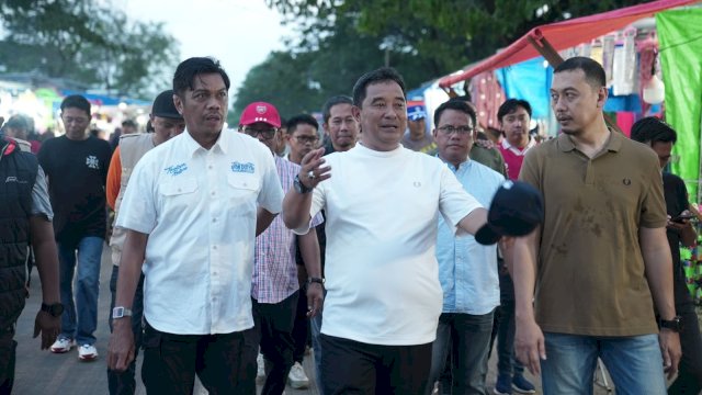 PJ Sekda Kota Makassar Firman Hamid Pagarra mendampingi langsung PJ Gubernur Sulsel Bahtiar Baharuddin saat meninjau lahan kawasan pembangunan stadion baru di Gor Sudiang. Foto: Istimewa.