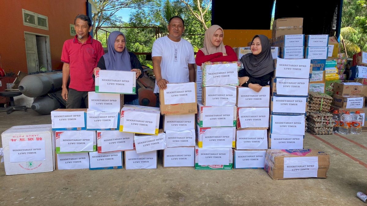 Setwan Kabupaten Luwu Timur Berbagi Sedekah untuk Korban Banjir Luwu