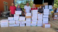 Setwan Kabupaten Luwu Timur Berbagi Sedekah untuk Korban Banjir Luwu