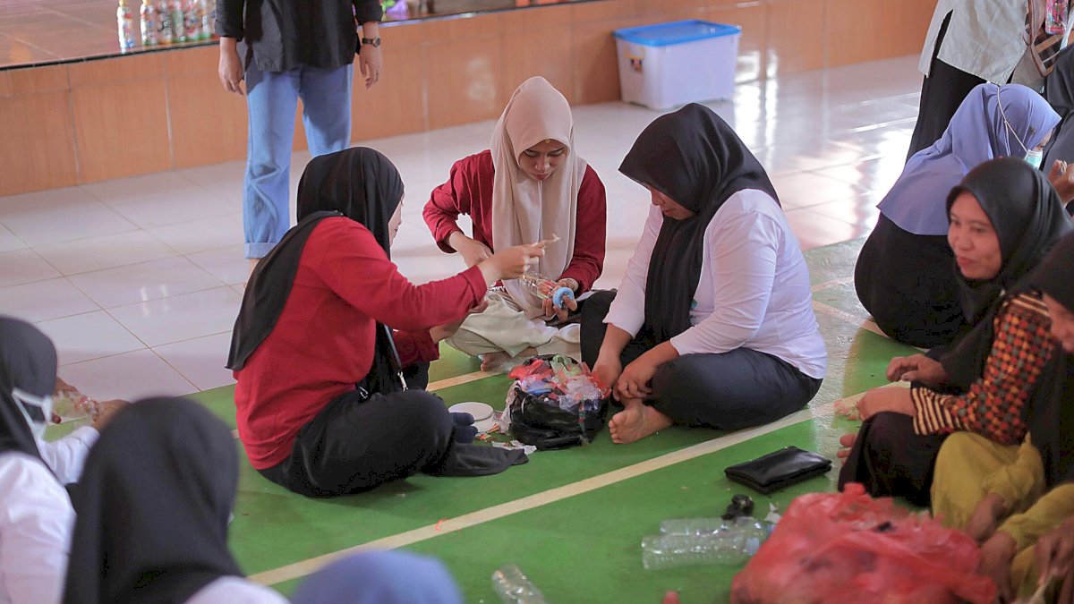 PT Vale Ajak Ibu PKK Peringati Hari Lingkungan Hidup Sedunia dengan Daur Ulang Sampah Plastik