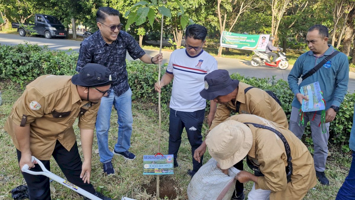 DLH Makassar Tanam Pohon di Hari Lingkungan Hidup