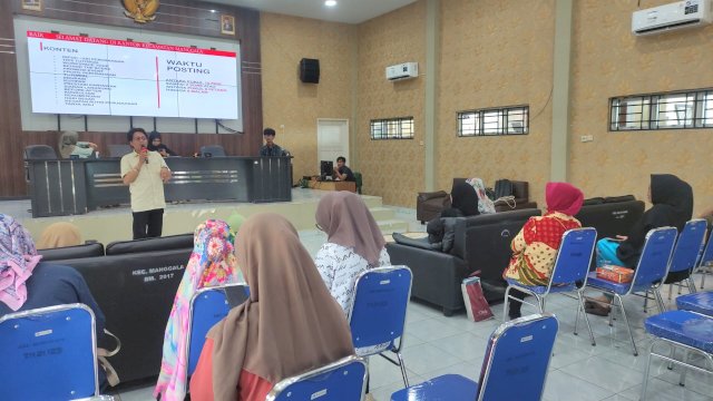 Pelatihan komunikasi dan informasi kepada KIM Manggala oleh Diskominfo Makassar. Foto: Istimewa.