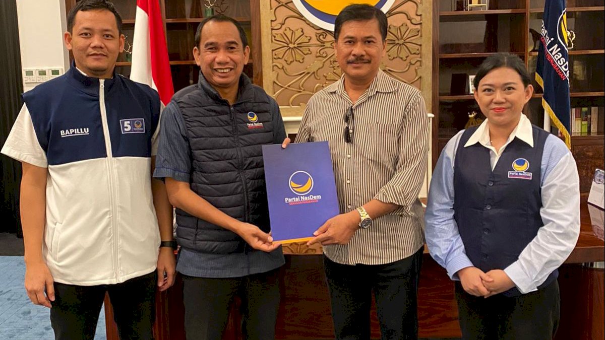 Usung Kader di Toraja, Rudianto Lallo Serahkan Rekomendasi NasDem ke Nicodemus-Darma Lelepadang