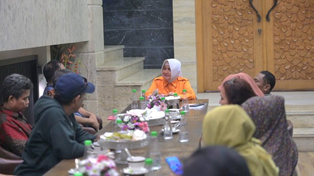 Ketua TP PKK Kota Makassar Indira Yusuf Ismail sata menerima tim PPDI. Foto: Istimewa.