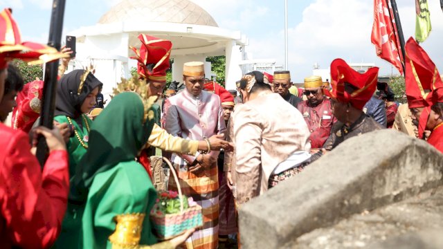 Pj Sekda Kota Makassar Firman Pagarra ikut haul ke-354 Sultan Hasanuddin. Foto: Istimewa.