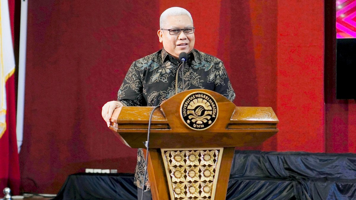 Rektor UNM Orasi Ilmiah Wujudkan Indonesia Emas 2045
