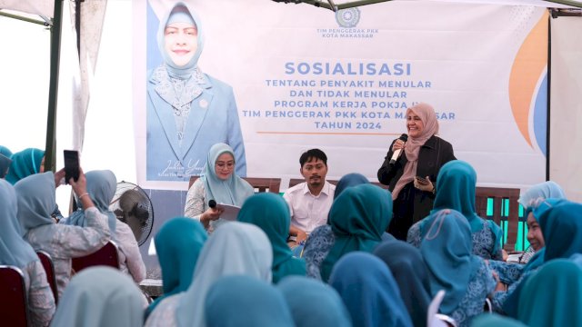 TP PKK Kota Makassar sosialisasi tentang penyakit menular di lorong-lorong. Foto: Istimewa.