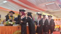 Kukuhkan 1000 Wisudawan, Ini Pesan Rektor UNM Prof Karta Jayadi