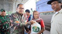 Danny Pomanto Lepas Pendistribusian Bantuan Pangan Beras Pemerintah Tahap II di Makassar