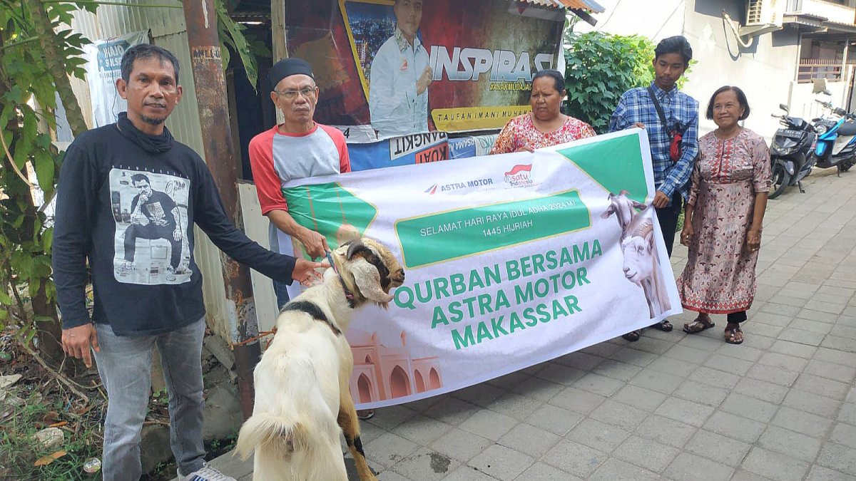 Asmo Sulsel Konsisten Tebar Manfaat dengan Bagikan Dua Hewan Kurban di Makassar