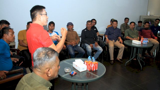 Bakal calon Wali Kota Makassar Rusdin Abdullah ditemui sejumlah eks pemain PSM Makassar. Ist