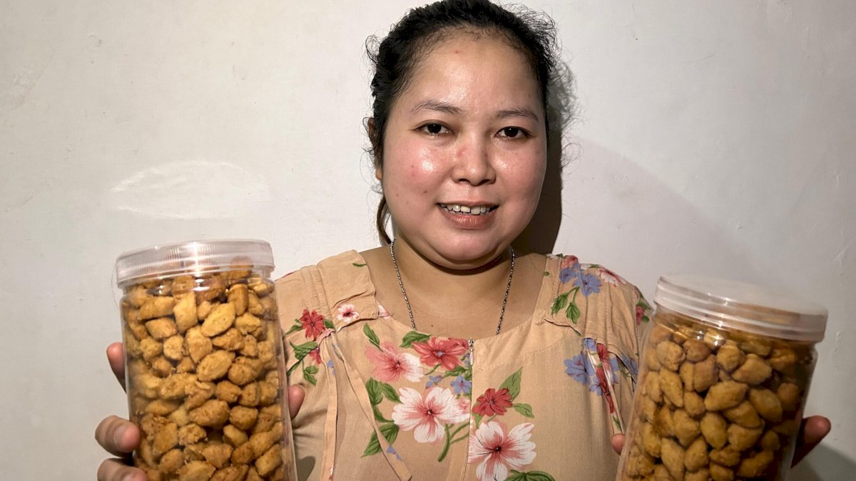 Cerita Neneng, Penjual Kue dan Baju di Pasar Rebo Kini Bisa Menopang Perekonomian Keluarga Berkat Holding Ultra Mikro BRI