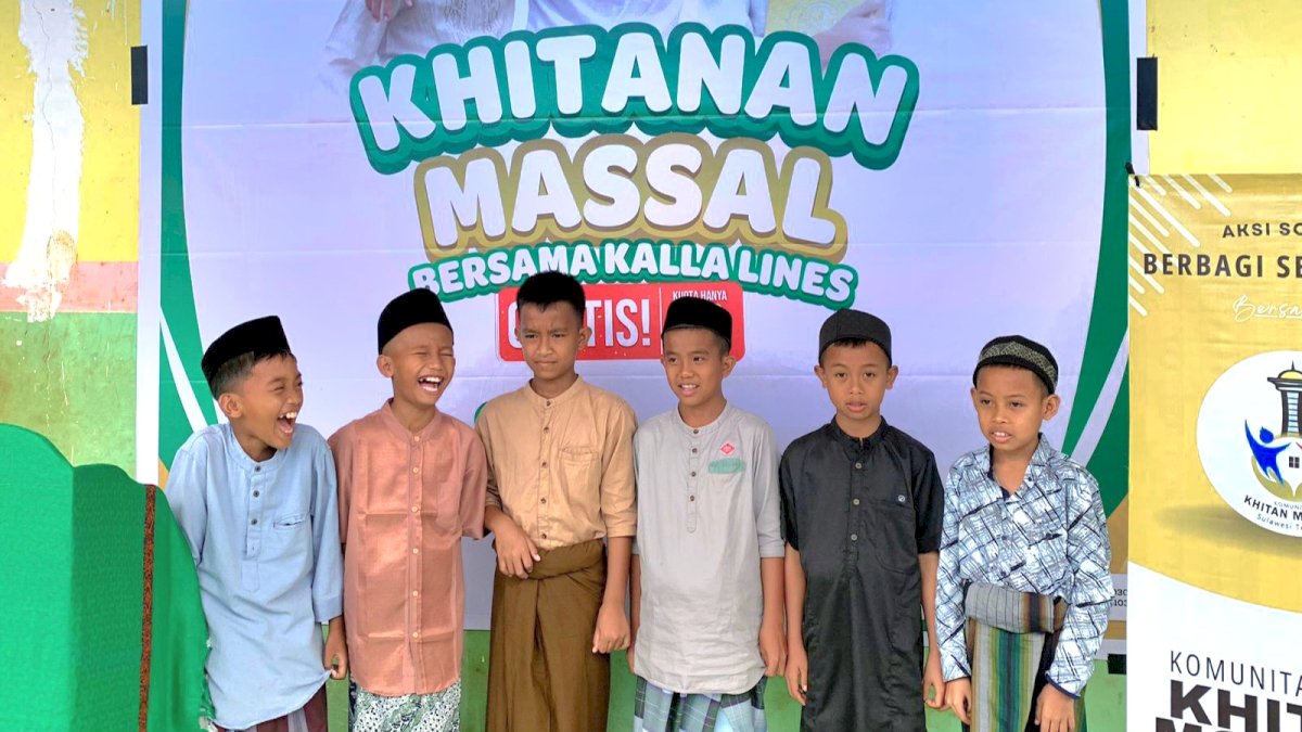 Kalla Translog Bersama Yayasan Hadji Kalla Gelar Khitanan Massal