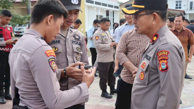 Wakapolres Jeneponto Kompol Muh Idris Pimpin Razia Handphone Anggota antispasi Judi Online (Int)