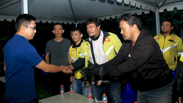 Sejumlah driver ojol mendatangi Rusdin Abdullah menyatakan dukungannya. Ist