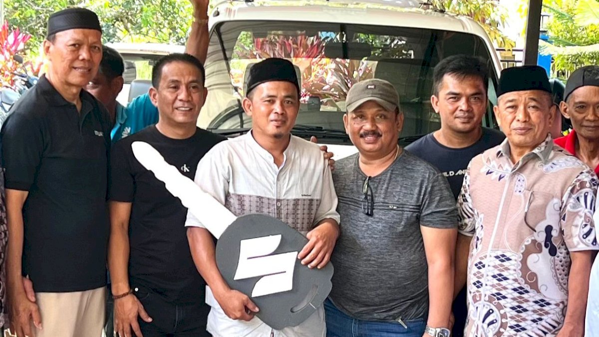 Hasbi Hamid Siapkan Mobil Ambulans Buat Warga Desa Pinang di Enrekang