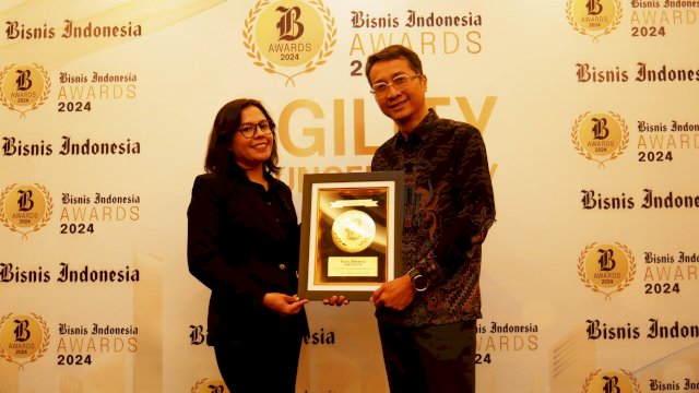 Head of Communications PT Vale Suparam Bayu Aji hadir mewakili PT Vale untuk menerima penghargaan. Foto: Istimewa.