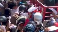 VIDEO: Viral, Warga di Mamuju Rebutan Tabung Gas 3Kg LPG