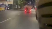 VIDEO: Aksi Kejar-Kejaran Mobil Diduga Pelaku Tabrak Lari Seorang ODGJ di Makassar