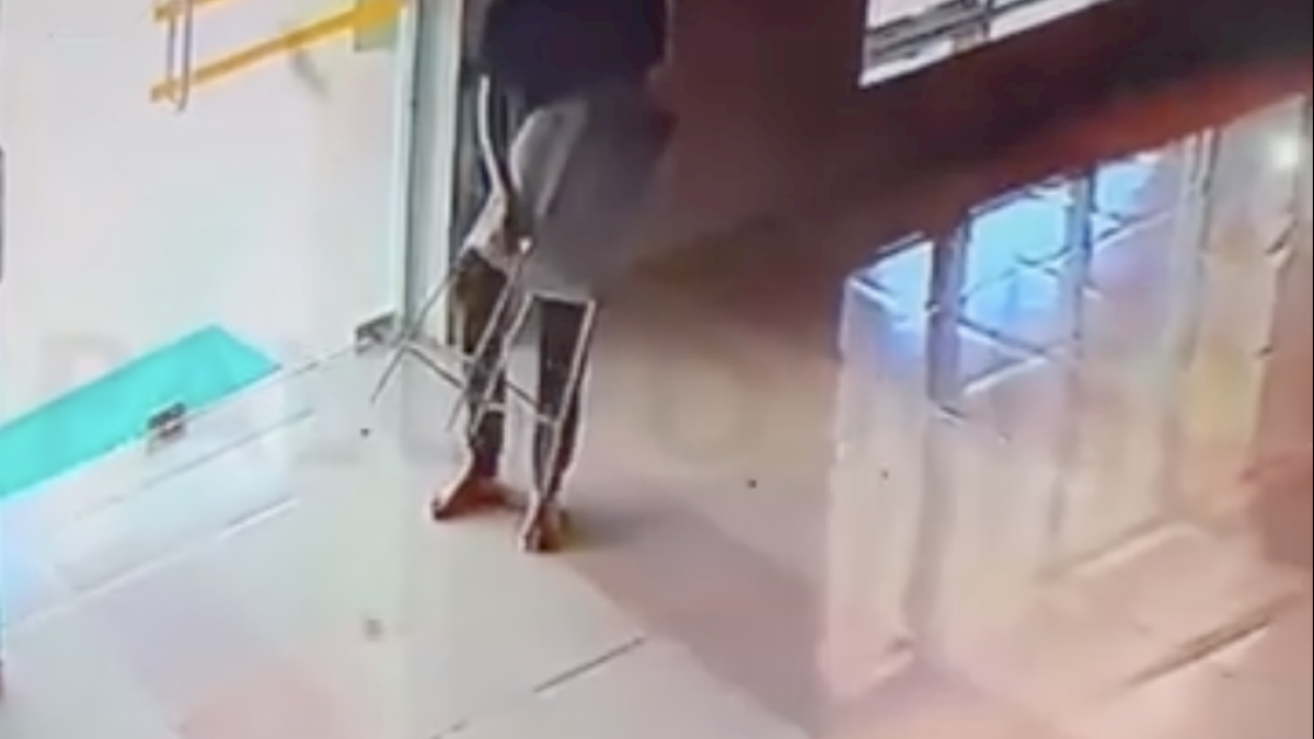 VIDEO: Terekam CCTV, Seorang Pria Curi Kotak Amal Masjid di Padangsappa Luwu