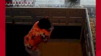 VIDEO: Aksi Perampokan Toko Emas, Pelaku Bawa Palu dan Senpi
