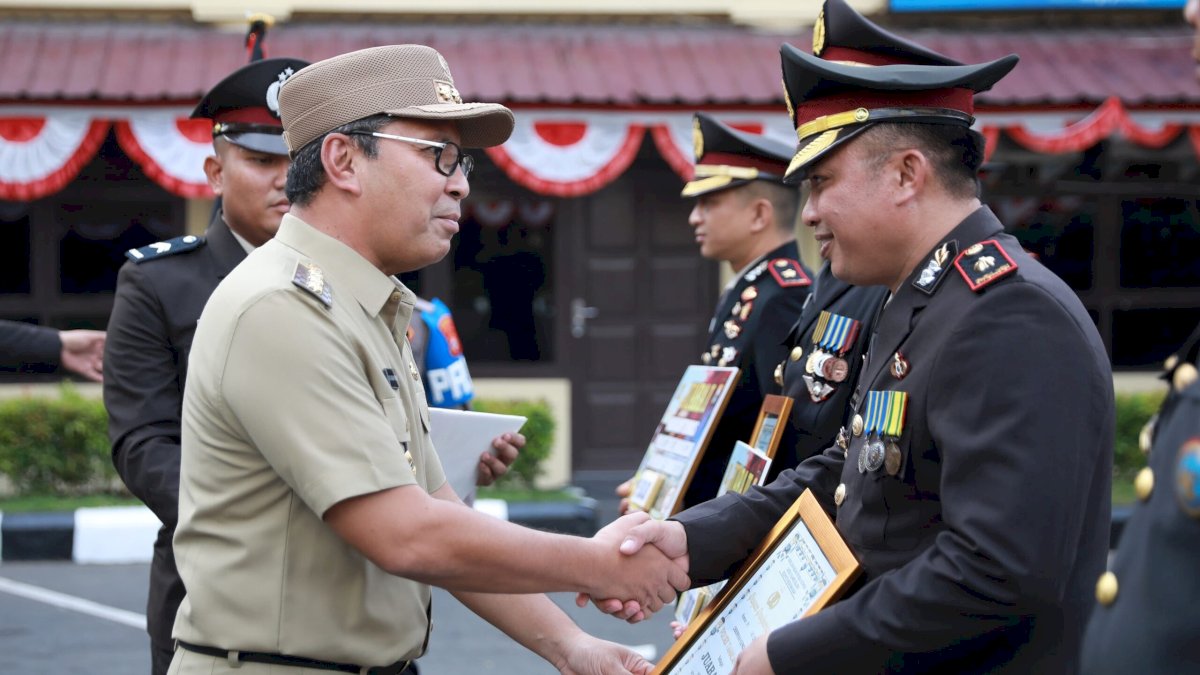Wali Kota Danny Pomanto Terima Penghargaan dari Mapolda Sulsel di Hari Bhayangkara