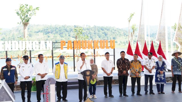 Presiden Jokowi meresmikan Bendungan Pamukkulu. Ist