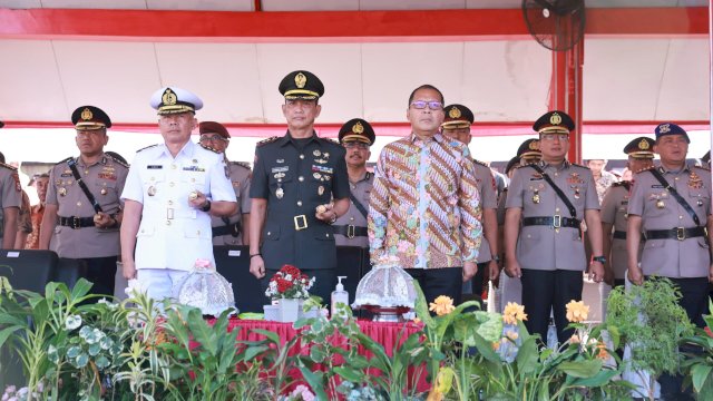 Wali Kota Makassar Danny Pomanto hadiri pelantikan dan pengambilan sumpah Bintara Polri. Foto: Istimewa.
