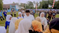 Peserta Reuni Akbar Alumni SMP Madello Rebutan Swafoto bersama Bupati Barru