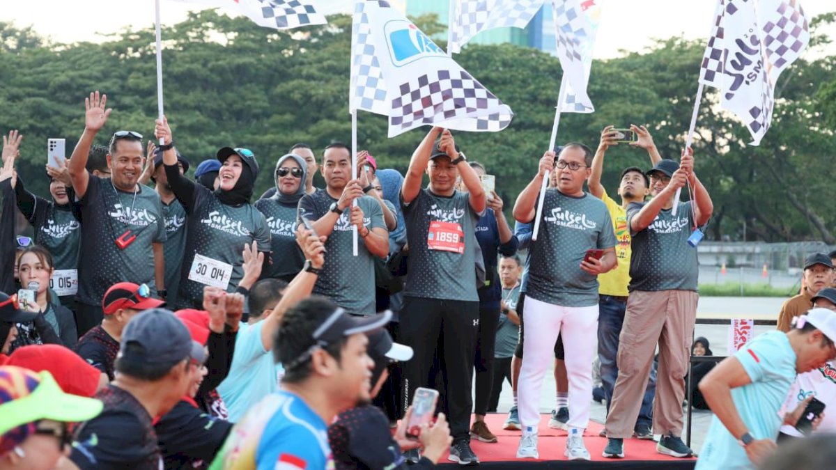 Bersama Pj Gubernur dan Kapolda, Danny Pomanto Lepas Peserta Sulsel Smansa 10K