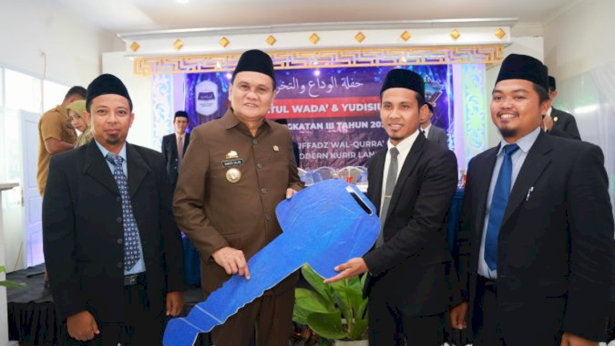 Apresiasi Pendidikan Kurir Langit, Bupati Barru Wakafkan Satu Sepeda Motor Operasional