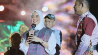 Berbaur Fest 2024 Resmi Ditutup, drg. Ulfah Nurul Kenakan Busana Wastra Corak Barru