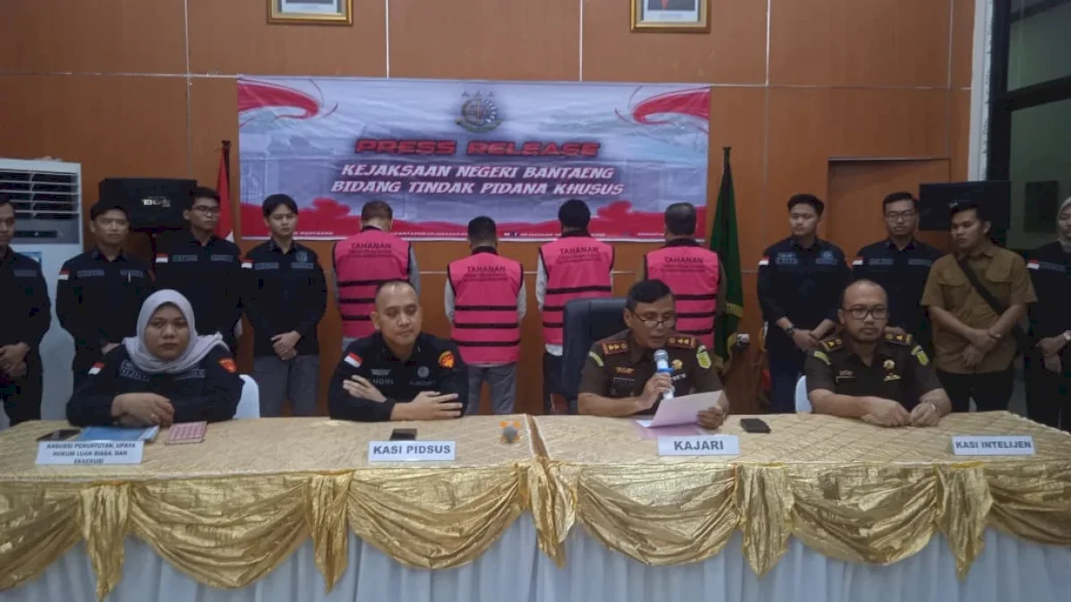 Terjerat Kasus Korupsi, Tiga Pimpinan dan Sekwan DPRD Bantaeng Ditetapkan Tersangka dan Langsung Ditahan