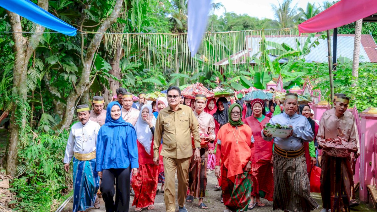 Dokter Ulfah Berbaur Ikuti Prosesi Tradisi Adat Birue Barru