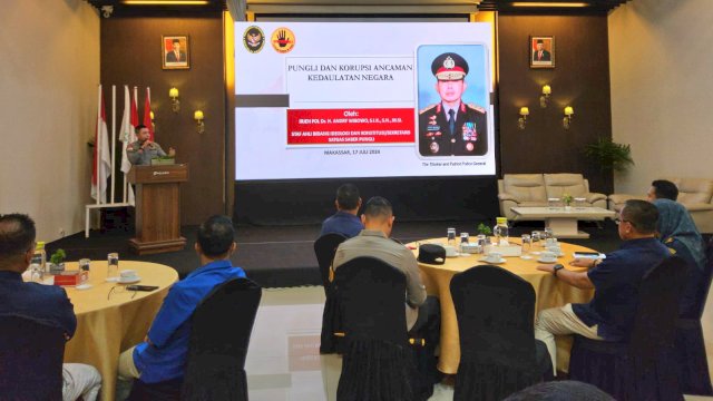 Irjen Pol. Andry Wibowo selaku Sekretaris Satgas Saber Pungli RI jadi narasumber sosialisasi anti pungli dan korupsi di Pelindo Regional 4. Foto: Istimewa.