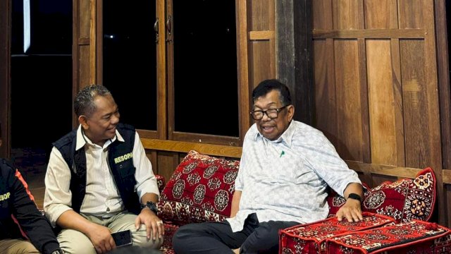 Ketua Resopa bersama politisi senior Aksa Mahmud. Ist