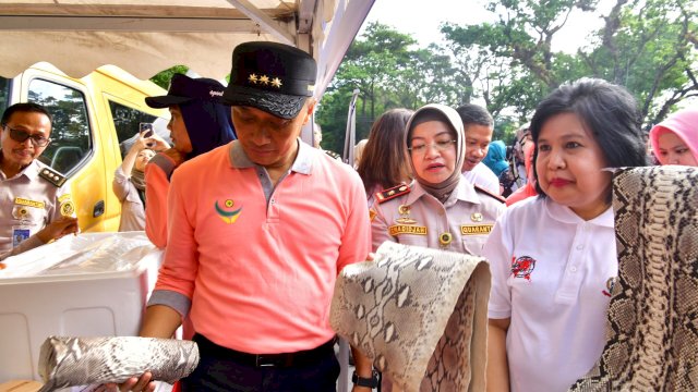 Puluhan pelaku UMKM memamerkan produknya pada acara pelepasan ekspor di Makassar. Ist